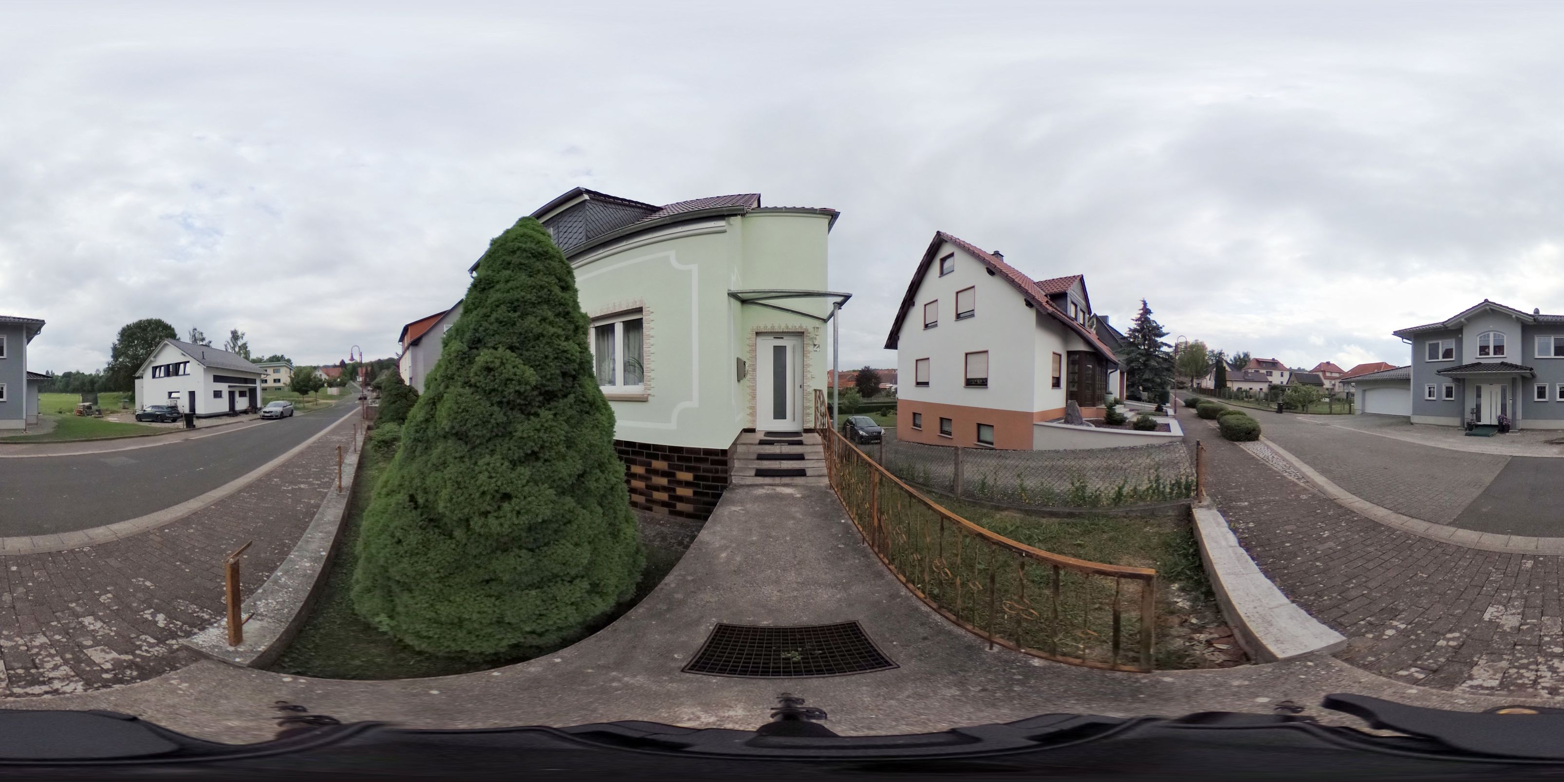 Großes Einfamilienhaus mit Nebengelass und Garten in Diedorf Immoviewer